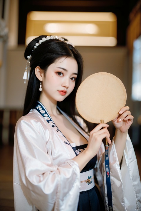 1girl,tuanshan,traditional attire,holds a fan,upper body,, masterpiece,best quality,very aesthetic,absurdres,holdding a fan