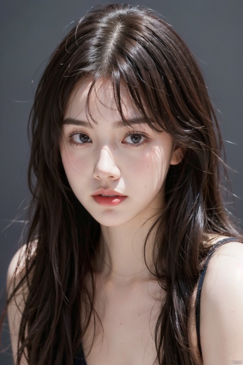  1girl,solo,black hair,long hair,jewelry,bangs,looking at viewer,blunt bangs,grey eyes,branch,upper body,flower,lips,straight hair,closed mouth,black background,red lips,beads,moyou,eluosi,光影对比,阳光照在脸上