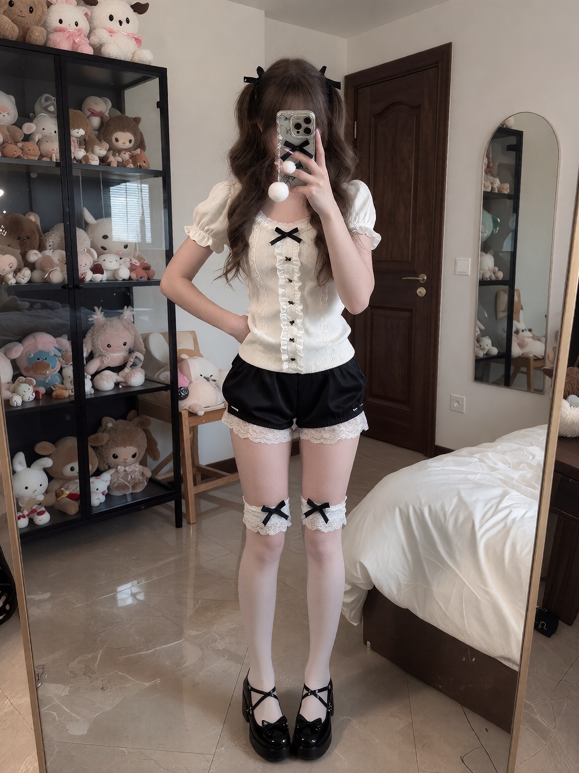 画面中心是一位棕色长卷发的年轻女性,  头发两侧扎着蓬松的双马尾并系有黑色蝴蝶结,  脸部被手中的手机完全遮挡 on Tensor.Art