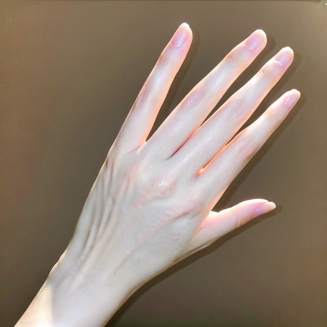 ((Best Quality,8K,Masterpiece:1.3)),hand,finger,Open your hands,<lora:YG手指完美优化:0.95>,