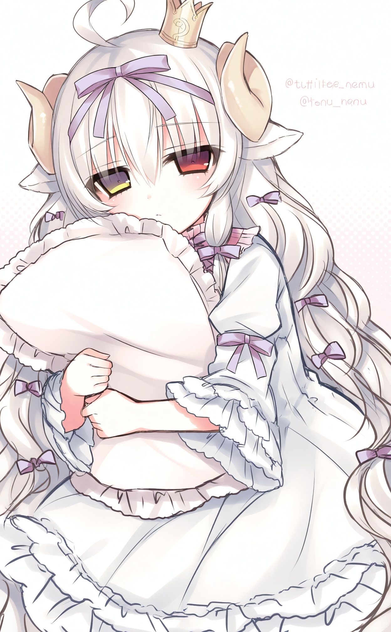 masterpiece,absurdres,best quality,((petite)),loli,high quality,//,1girl,horns,sheep_ears,solo,long_hair,heterochromia,animal_ears,sheep_horns,crown,pillow,sheep_girl,white_hair,hugging_object,dress,ahoge,pillow_hug,ribbon,twitter_username,hair_bow,mini_crown,frills,white_dress,red_eyes,yellow_eyes,bow,looking_at_viewer,very_long_hair,hair_ribbon,//,<lora:月影ネム——【CKXL】hans:1>,