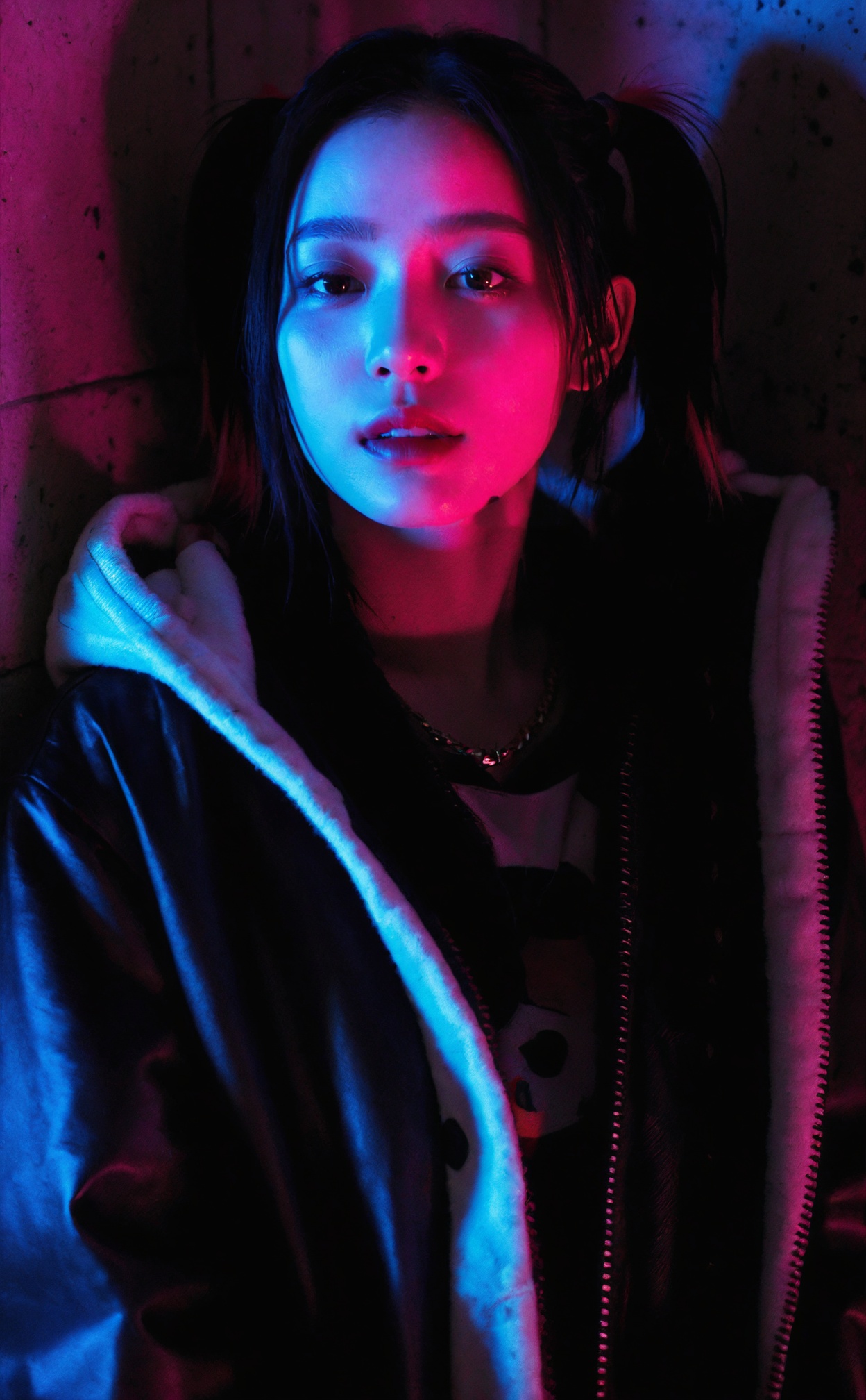 Harley Quinn in a dark and creepy cinematic adaptation, with high-quality visuals capturing the essence of her chaotic persona, portrayed in eerie lighting, alone and dangerous.korean girl,black hair,mugglelight,