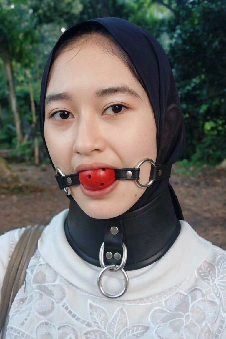 mouth ballgagged with straps over her neck (image reference) neck covered with tight leather posturecollar dont change any...