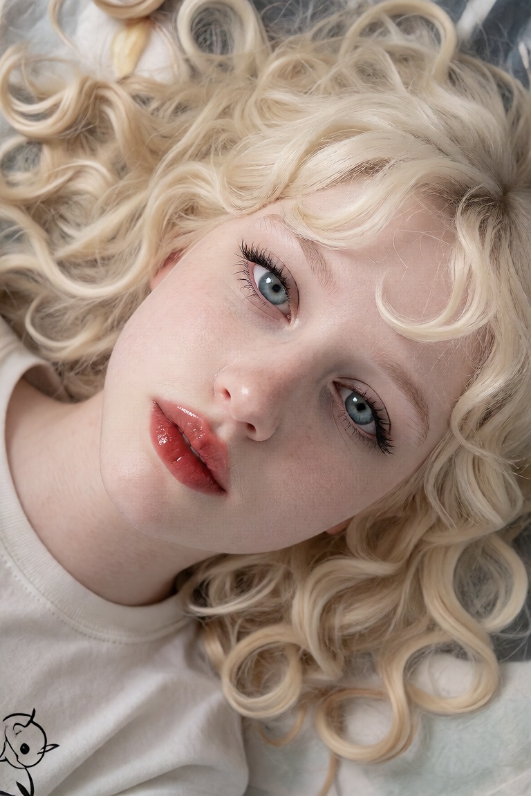 aesth_img,  albino woman,  pale skin on Tensor.Art
