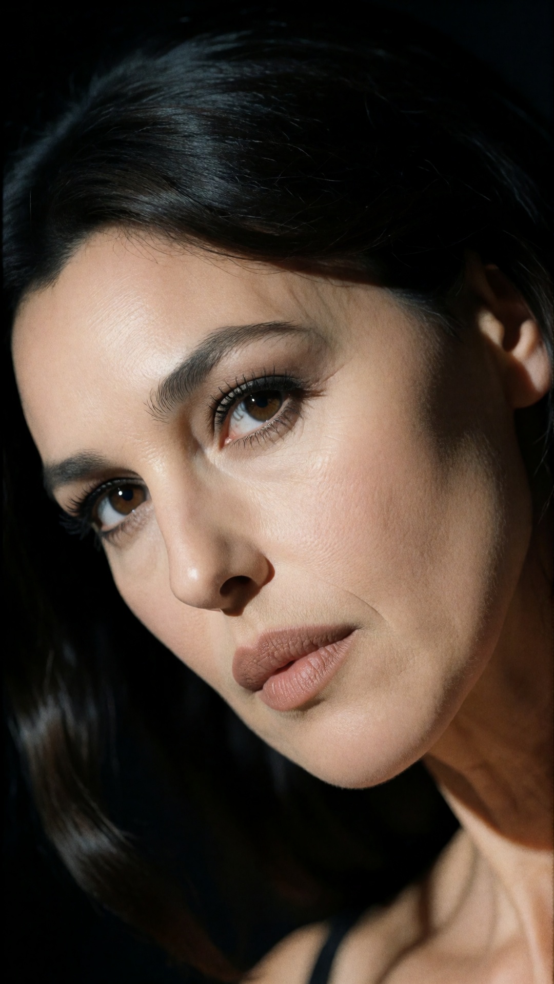 Monica Bellucci,  20岁黄金年华,  面部特写 by SUNSHINE on Tensor.Art