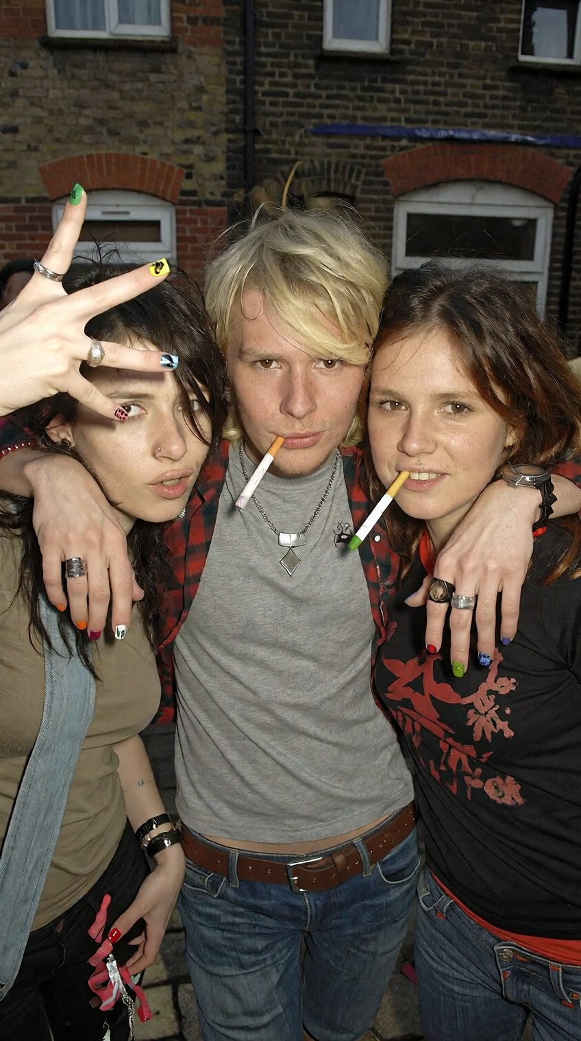 @2000s_core,  Three friends pose,  peace sign on Tensor.Art