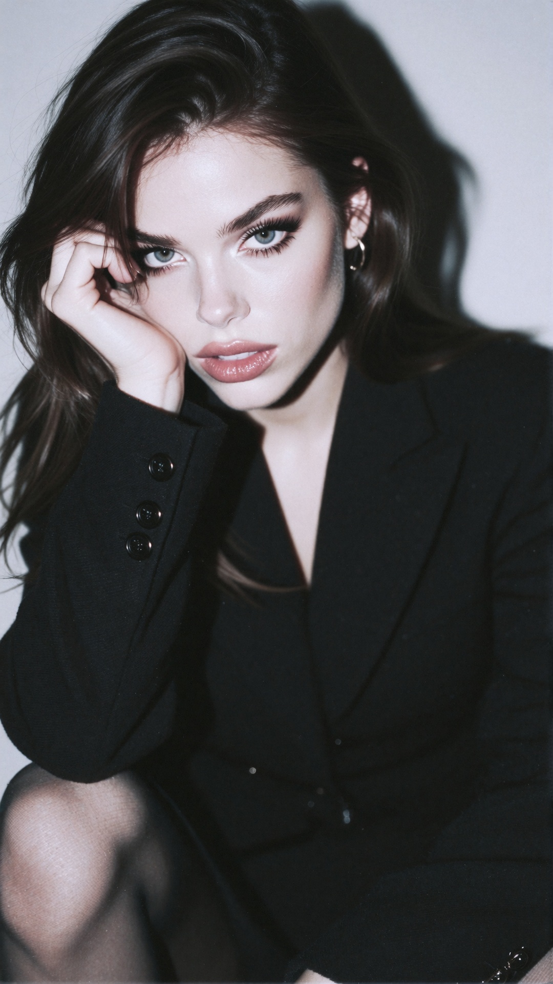 1woman,  posh1 ,  black outfit on Tensor.Art