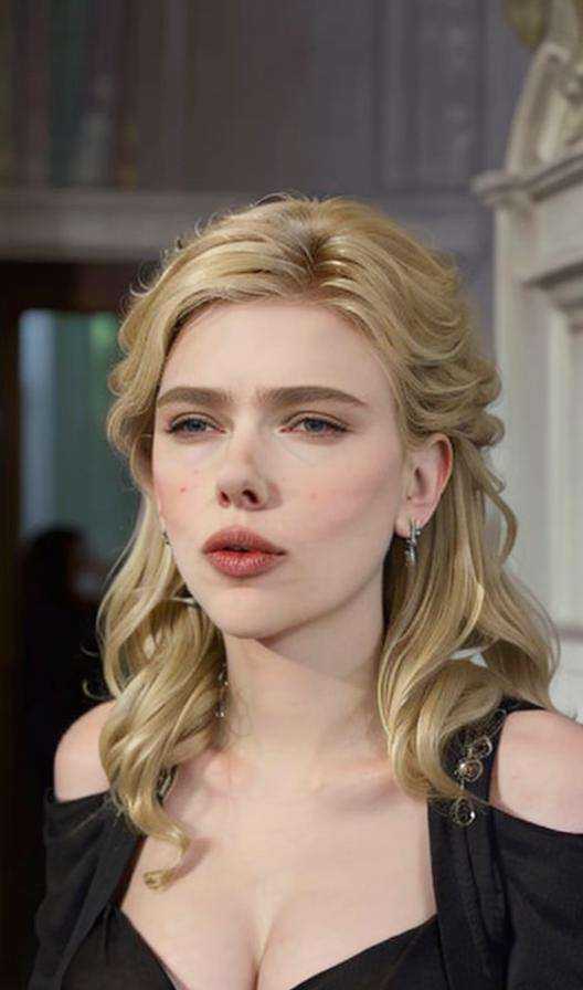 best quality, (1girl), solo, long hair, breasts, blonde hair, cleavage, jewelry, earrings, lips, realistic, black dress, upper body ,Scarlett_Johansson,sigma face,<lora:scarlett_johansson:0.6> <lora:sigma:1.2:face>