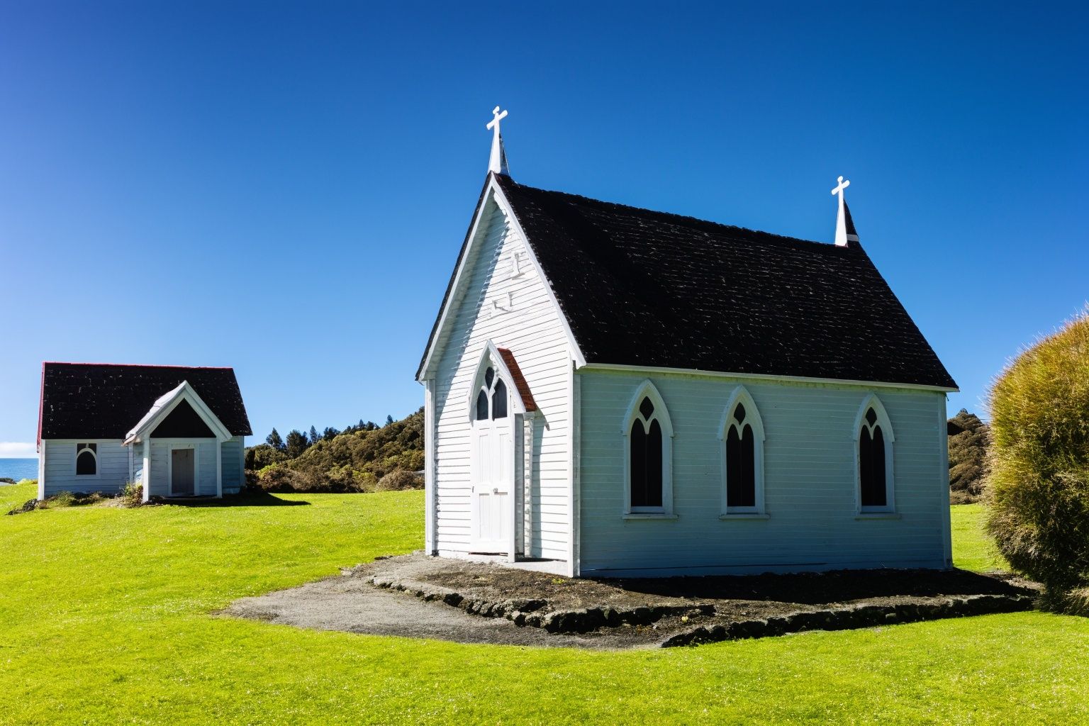 church, with steeple and door, located outside in front of a clear blue sky, Stewart Island, New Zealand, 128k, DSLR, Kodak, octane render, masterpiece, best photography, volumetric lighting, 