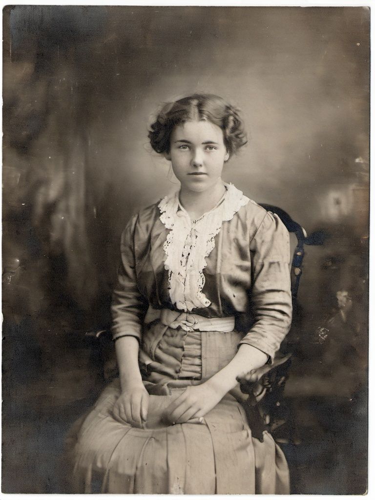photograph of a cute young woman on Tensor.Art