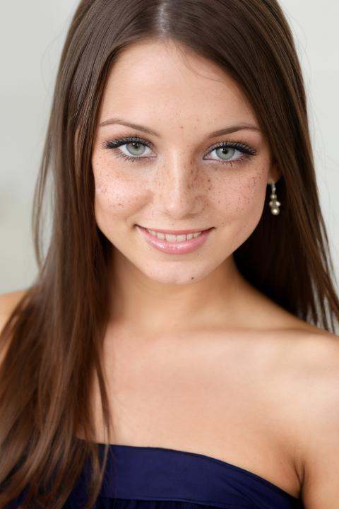 Portrait photo of foxy_di,  [small_freckles] ,  dressed on Tensor.Art