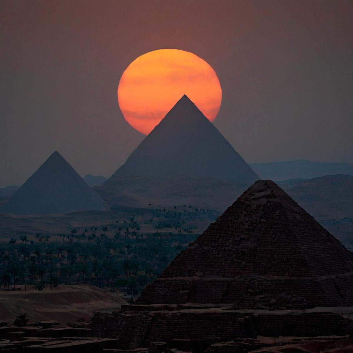 cinematic film still of 0 realism perfect Unreal Engine style Chiaroscuro Lighting Style Long time ago In ancient Egypt,...