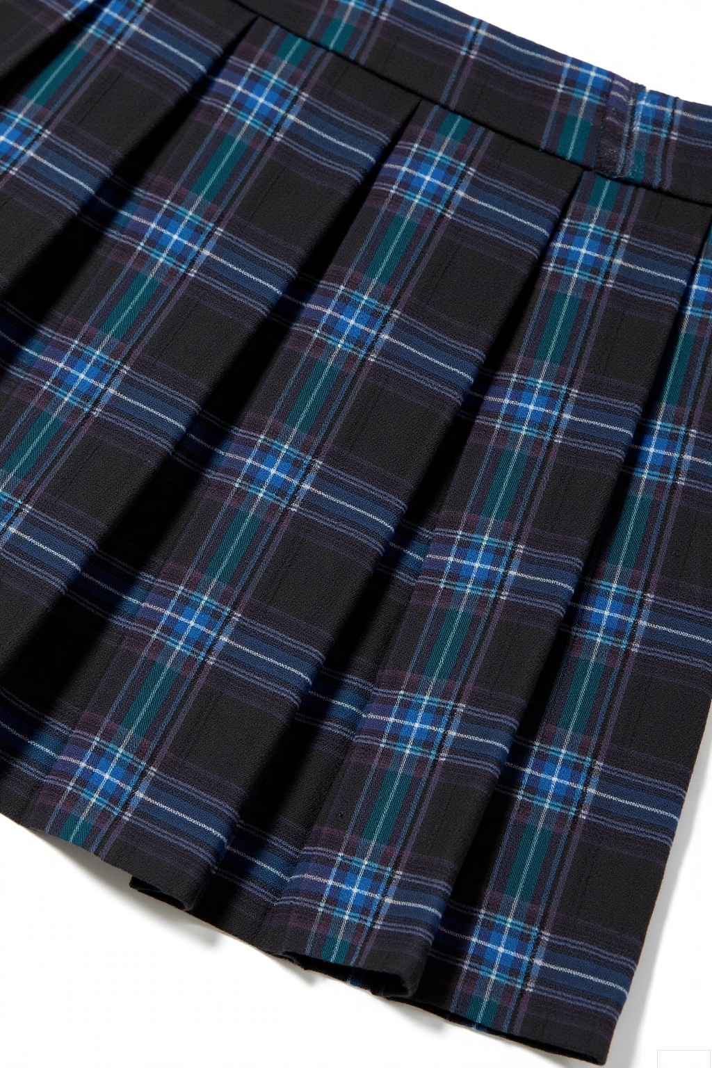 This is a pleated mini - skirt. It features a black - and - gray base color with blue - green plaid patterns, exuding a strong academic - style vibe.