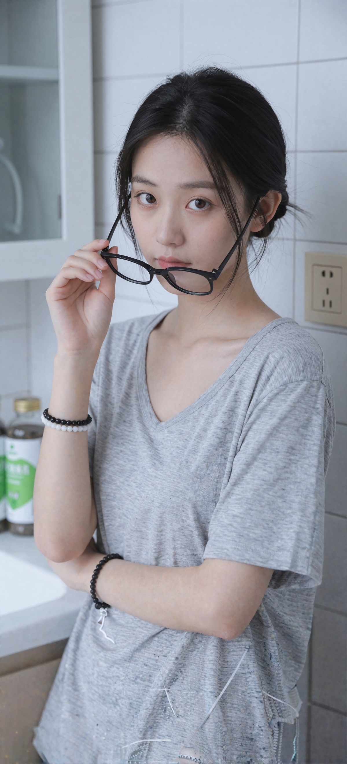 氛围感居家日常写真,  年轻亚裔女生,  干净明亮的现代简约浴室。皮肤白皙细腻 on Tensor.Art