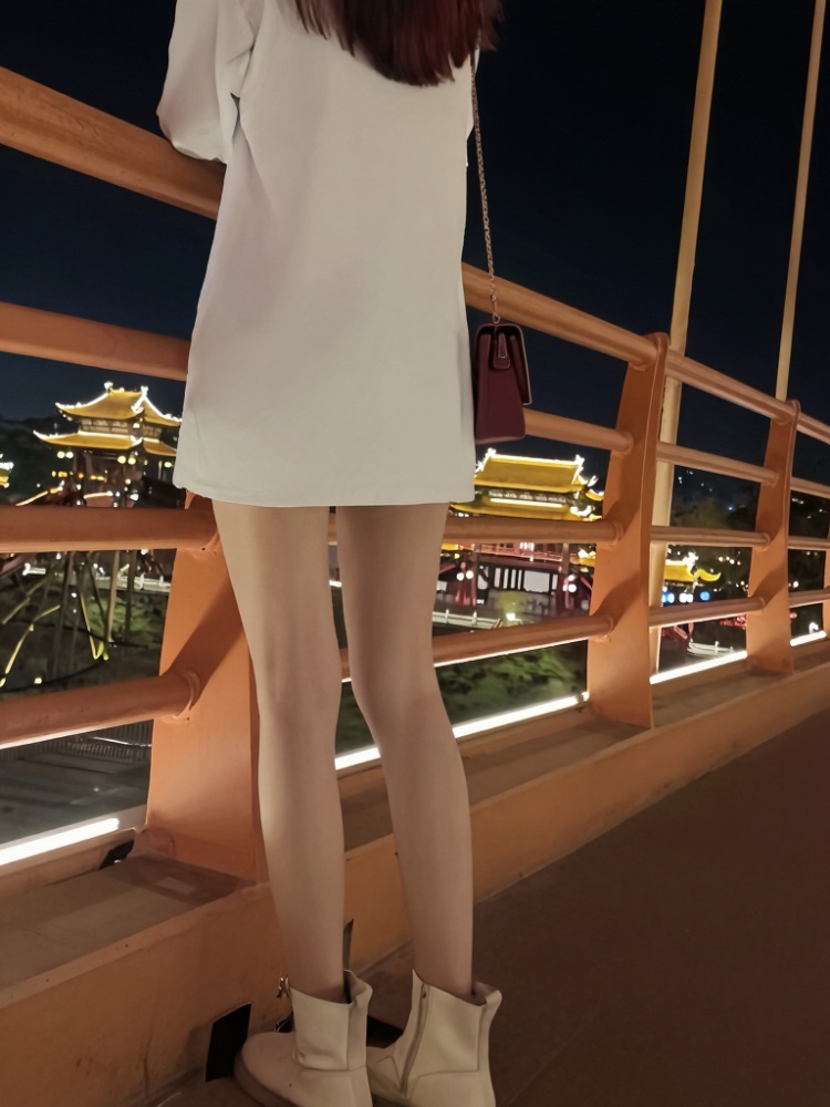 真实长腿 by bunengshuo on Tensor.Art