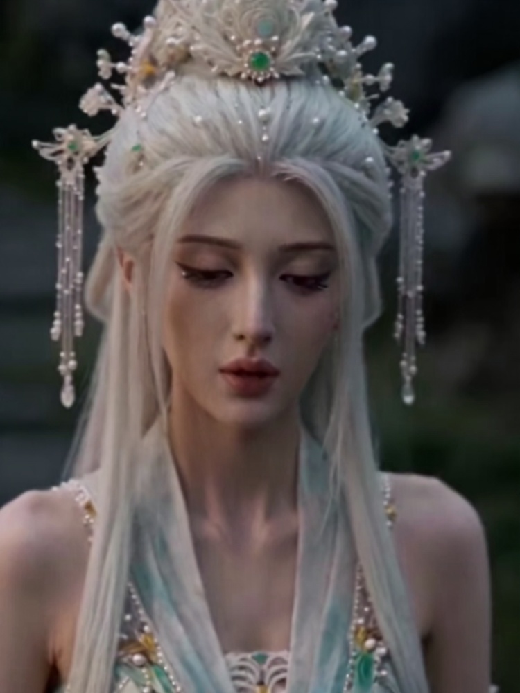 白发女 by qiAICG on Tensor.Art