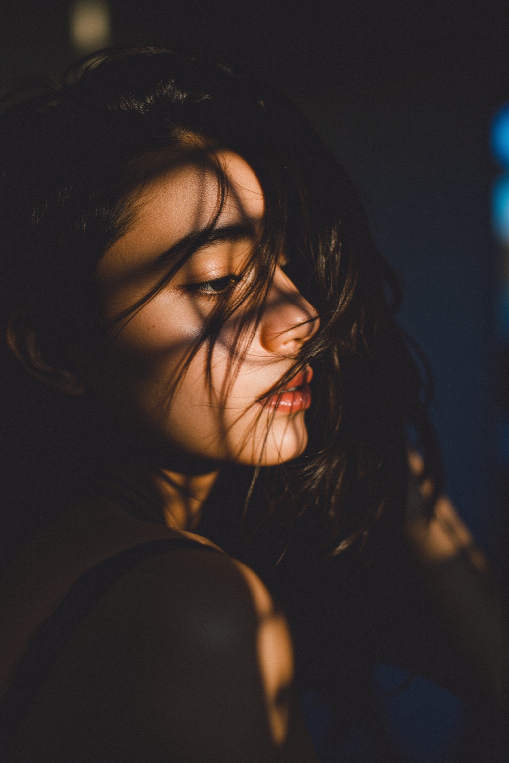film grain,light master,film grain,cinematic,fashion photo of a beautiful girl in the style of neomorphism,the transformation of minerals into polymorphs,glowing crystals,hyper detailed,photorealistic,detailed glow,ambient occlusion,side light,light on the face,shadow,